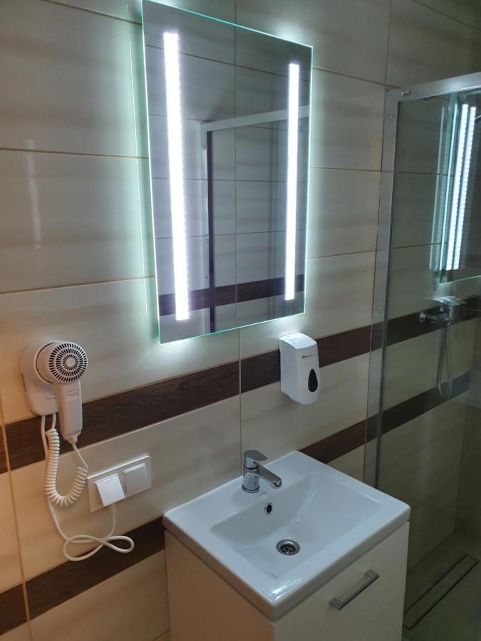 Hostel Mleczna - Metro Zacisze Warschau Buitenkant foto