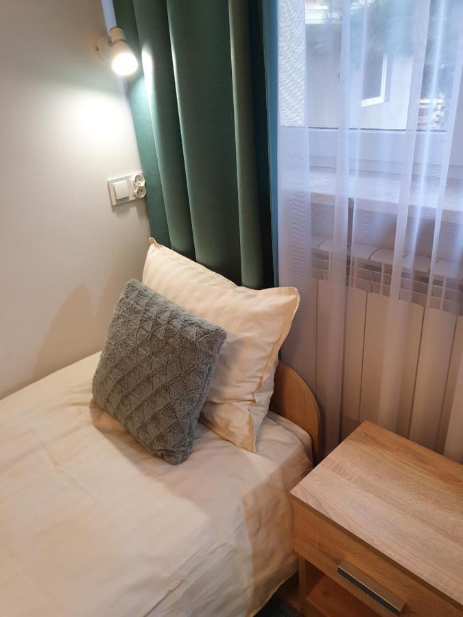 Hostel Mleczna - Metro Zacisze Warschau Buitenkant foto