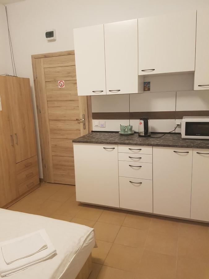 Hostel Mleczna - Metro Zacisze Warschau Buitenkant foto