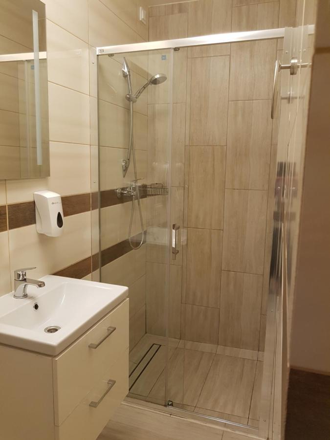 Hostel Mleczna - Metro Zacisze Warschau Buitenkant foto