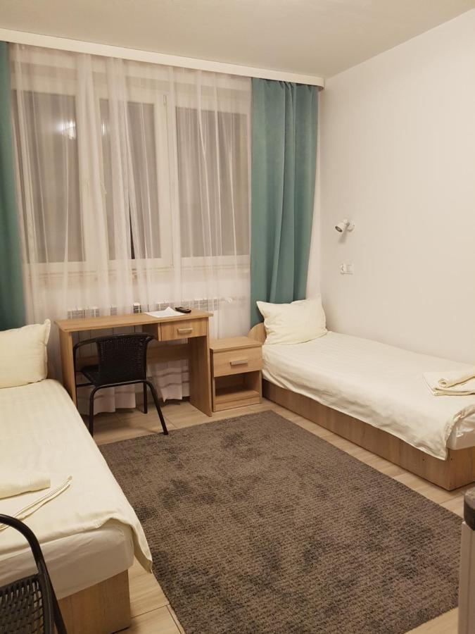 Hostel Mleczna - Metro Zacisze Warschau Buitenkant foto